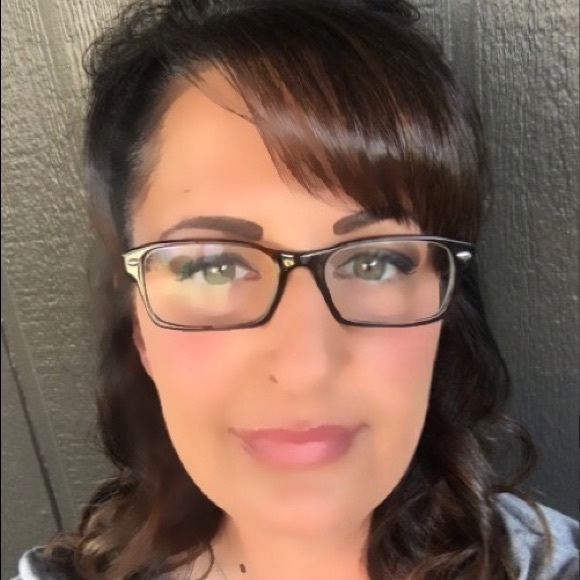 Meet your Posher, Melissa - Picture 2 of 2